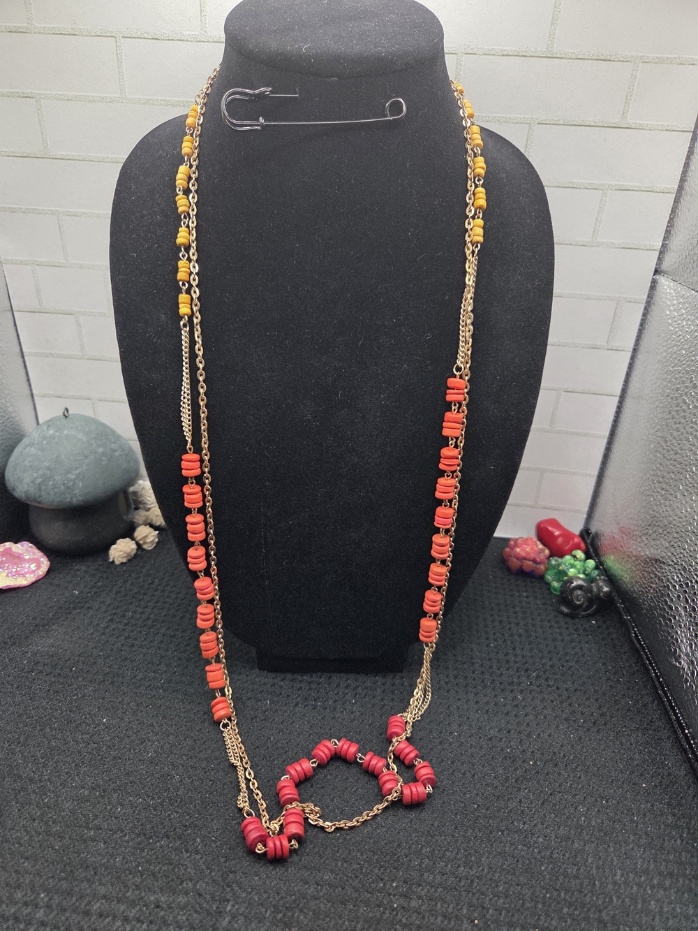 1471. Vintage Gold Tone Double Strand With Three Colors Of Disk Beads
